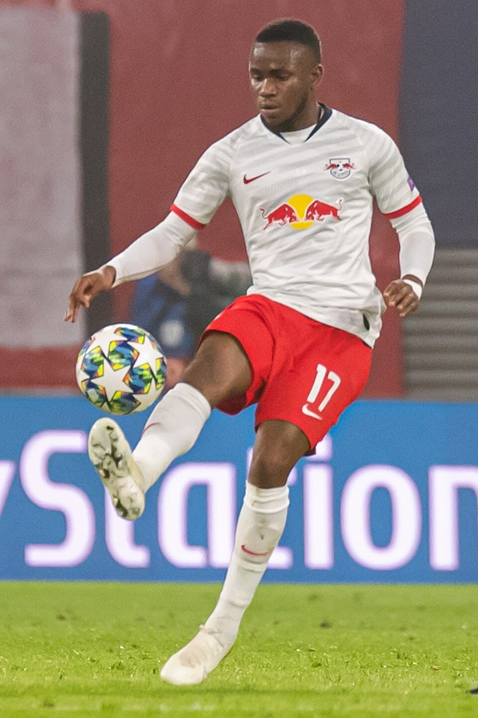 Fußball, Männer, UEFA Champions League, RB Leipzig - FC Zenit St. Petersburg; Ademola Lookman (RB Leipzig, 17); Freisteller, Einzelbild, Aktion, action