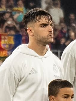 El presidente de la Junta de Andalucía, Juanma Moreno, ha acompañado a Su Majestad el Rey Felipe VI en la final de la Copa del Rey de Fútbol disputada entre el F.C Barcelona y el R