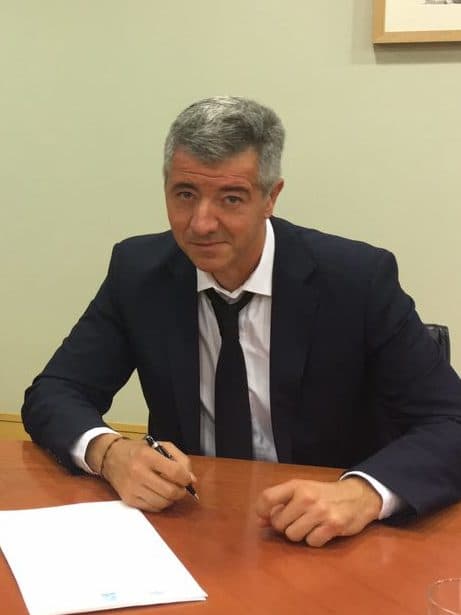 El Ayuntamiento de Madrid y el Atlético de Madrid han firmado este viernes, 5 de mayo, la escritura de transmisión del estadio de La Peineta. Permite culminar la adenda al Convenio