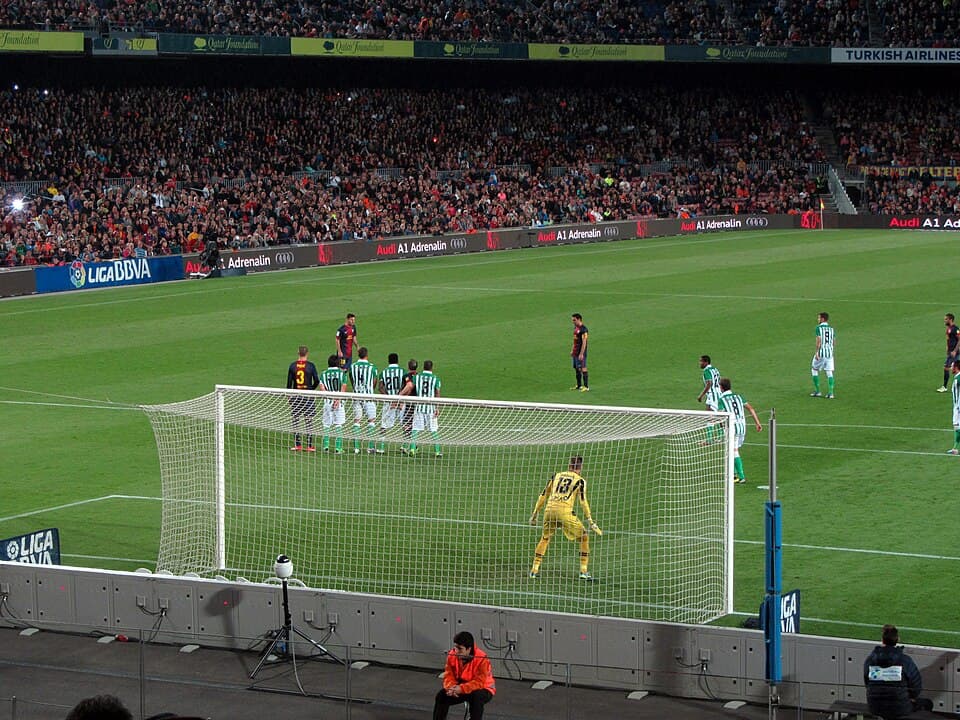 2013-05-05 FC Barcelona - Real Betis 4:2 Primera División Freekick goal by Messi