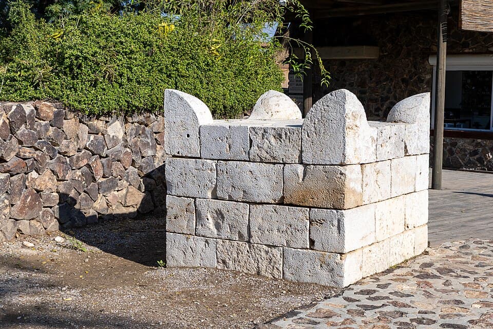 Alter replica at Tel Be'er Sheva, the original is at the Israel Museum in Jerusalem