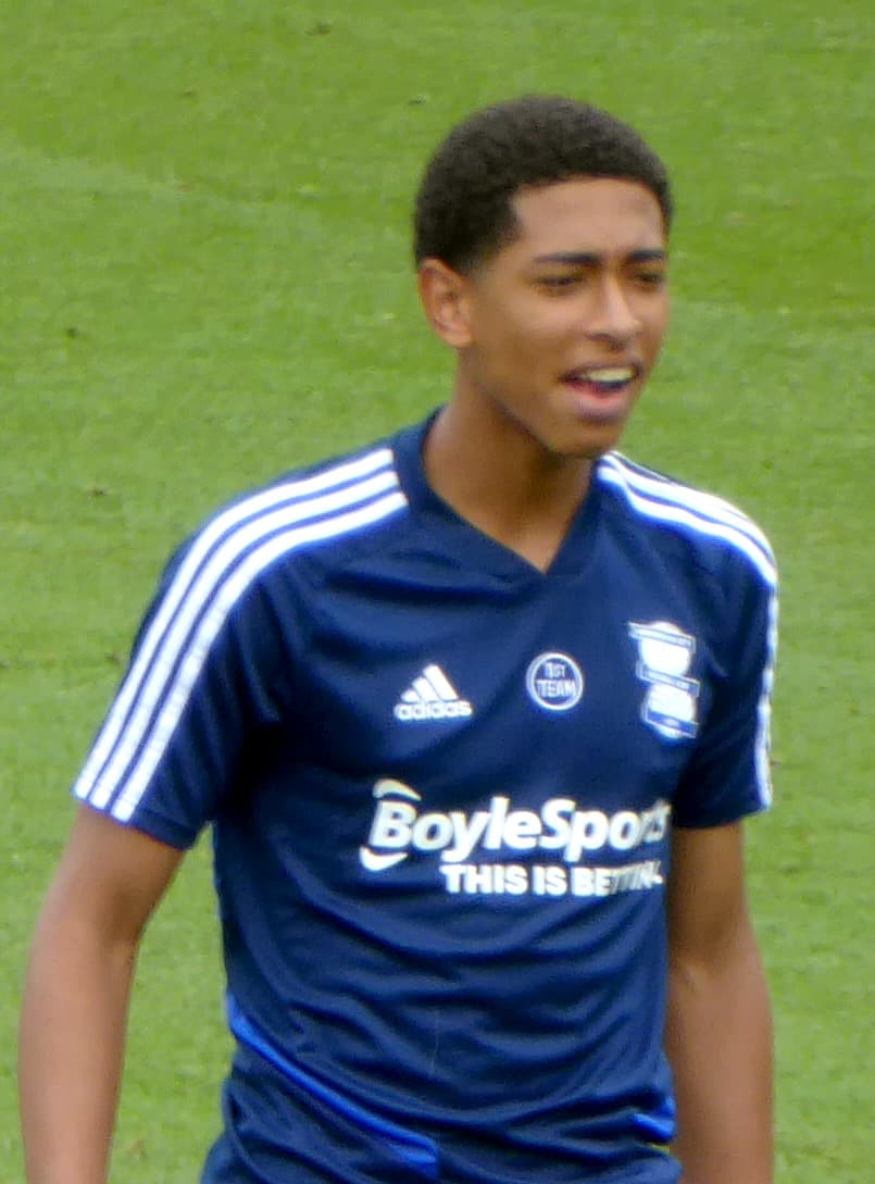 Jude Bellingham warms up before Birmingham City 's EFL Championship match against Brentford at Griffin Park on 3 August 2019