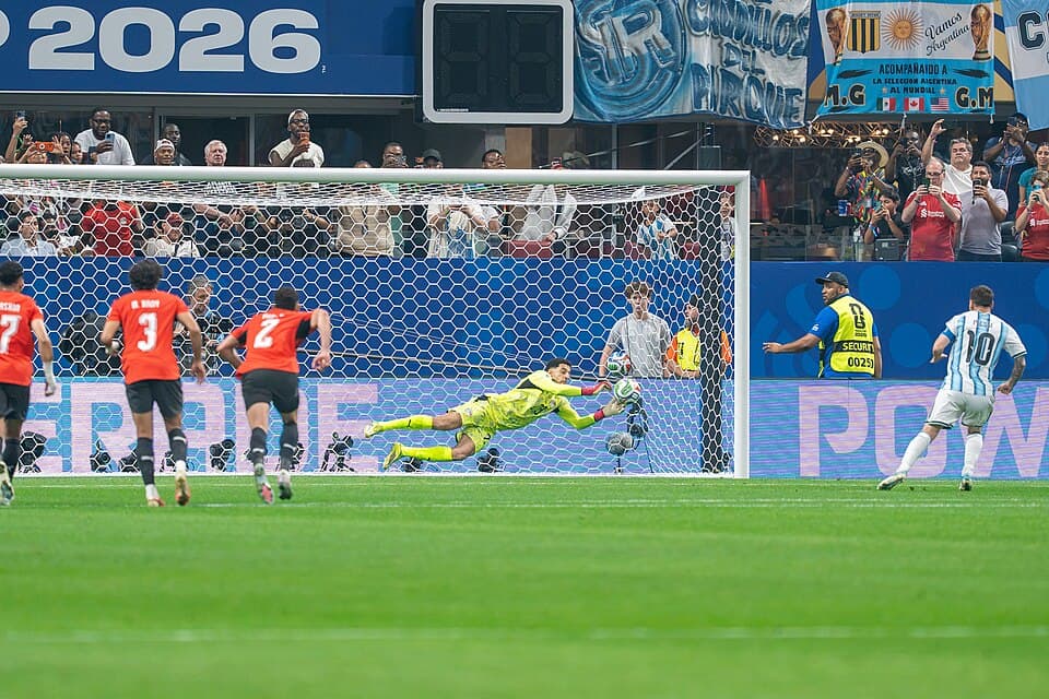 Mostafa Shobeir Lionel Messi during Argentina v Egypt at the 2026 FIFA World Cup