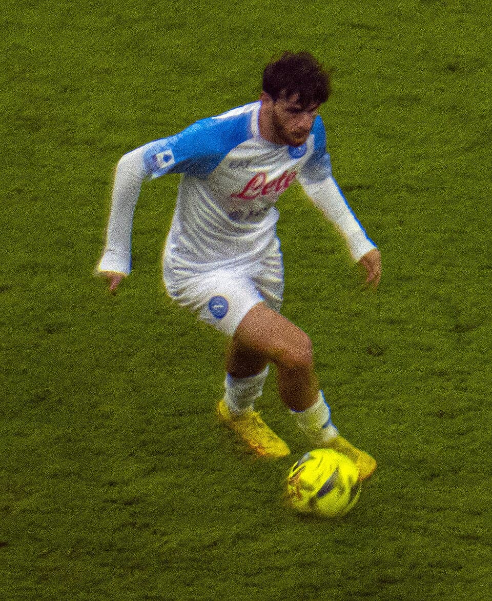(it) Khvicha Kvaratskhelia con la maglia del Napoli