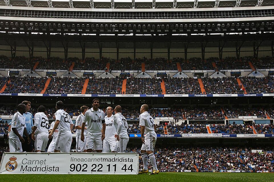 APRIL 12, 2009 - Football : Real Madrid team group line up before the La Liga match between Real Madrid and Valladolid at the Santiago Bernabeu stadium on April 12, 2009 in Madrid,
