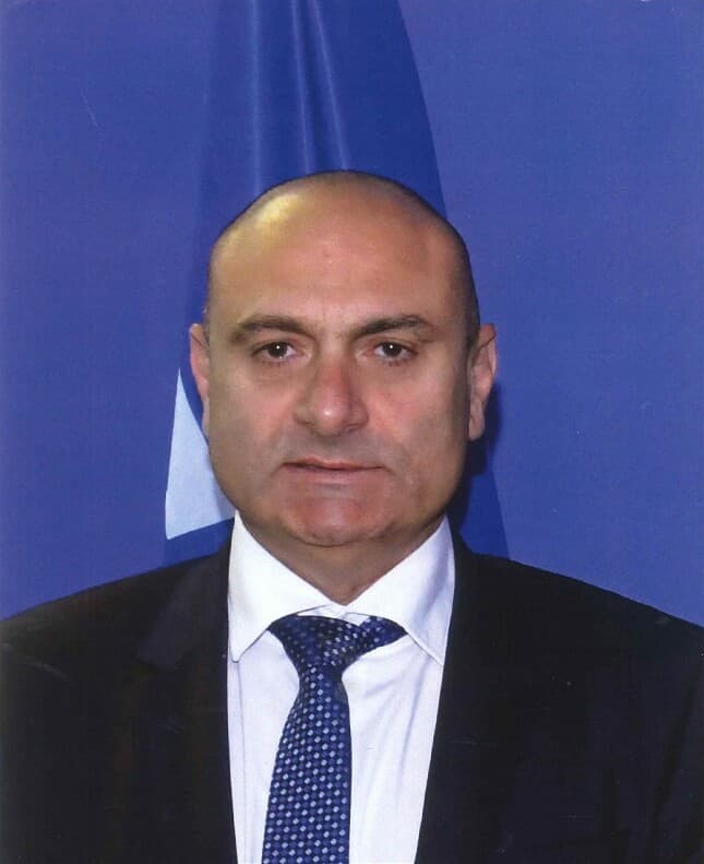 this is A profile Picure of Moshe (Shino) Zuares The CEO anD co-founder of C-DATA LTD -The Biggest Reail Compony In Israel
