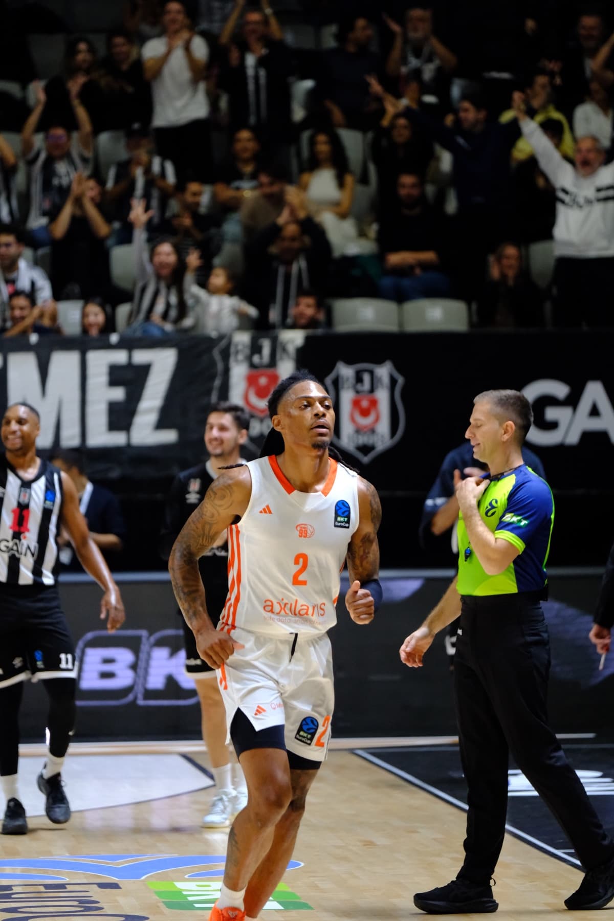 Nike Sibande in action for NINERS Chemnitz during a 2025 EuroCup game