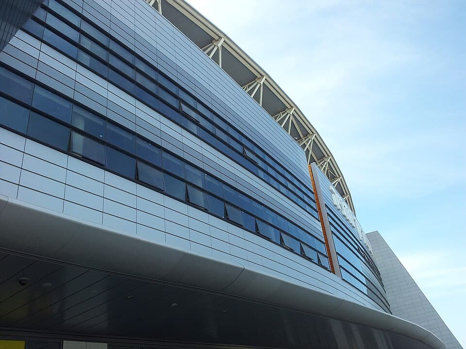 The curved exterior facade of the Netanya Stadium