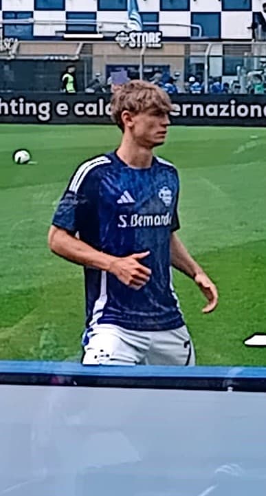 Nico Paz with Como 1907 before Como-Cagliari Serie A match (10 May 2025)