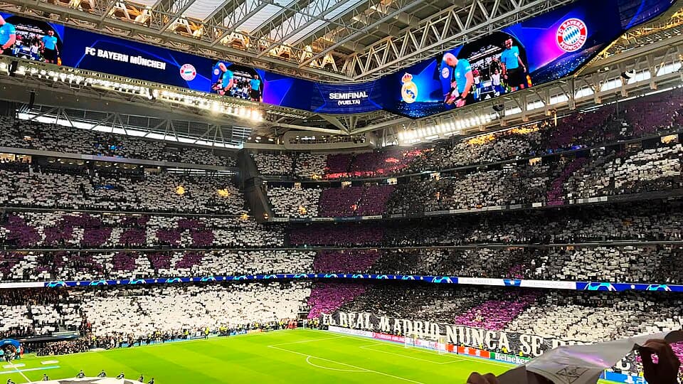 Aspecto del Estadio Santiago Bernabéu de Madrid en la previa del partido de vuelta de semifinales de la UEFA Champions League, disputado entre el Real Madrid y el Bayern de Múnich