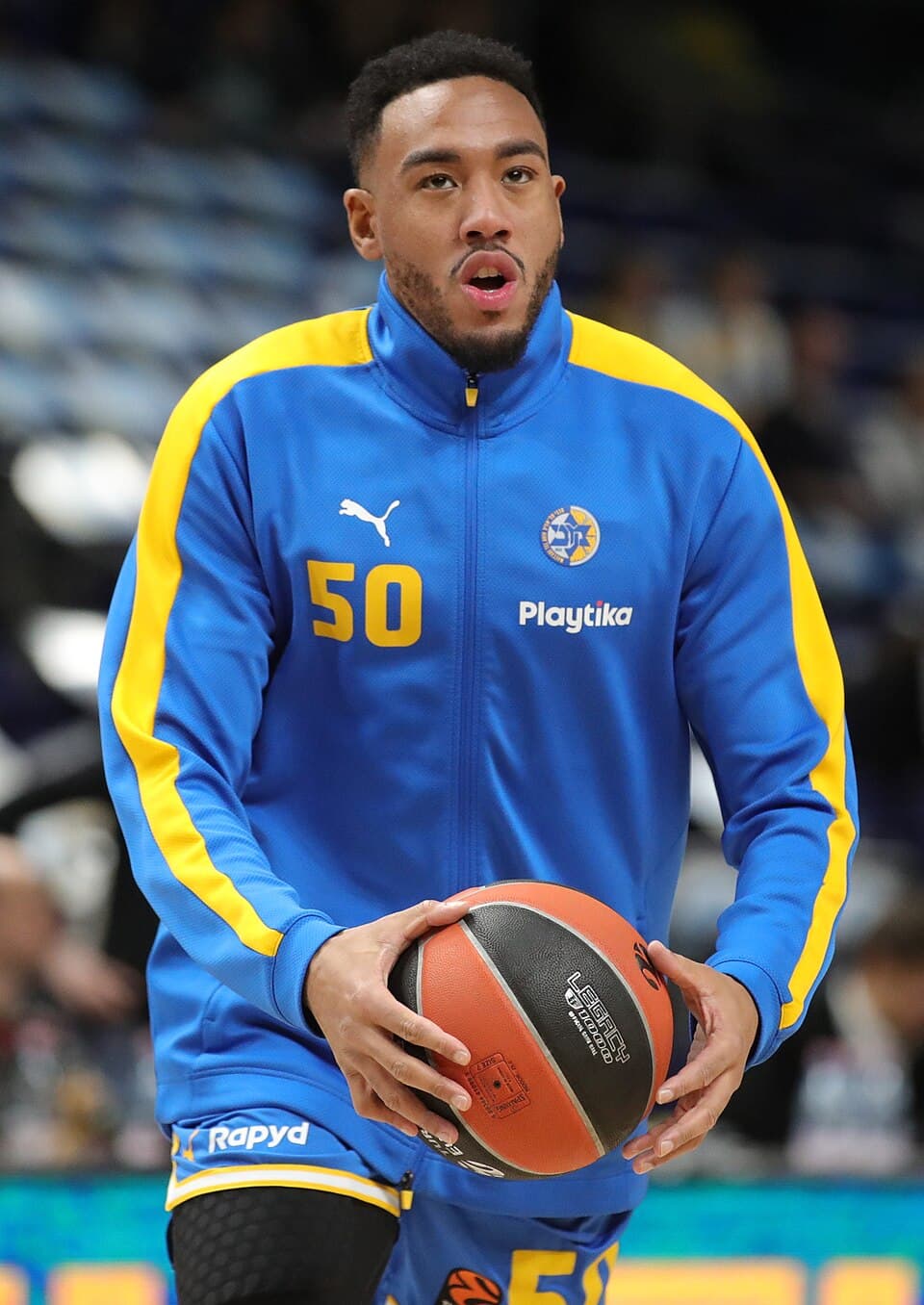 Maccabi Tel Aviv forward Bonzie Colson warming up before a EuroLeague game against ALBA Berlin