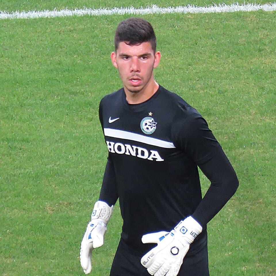 Omri Glazer in goal during his first Maccabi Haifa spell