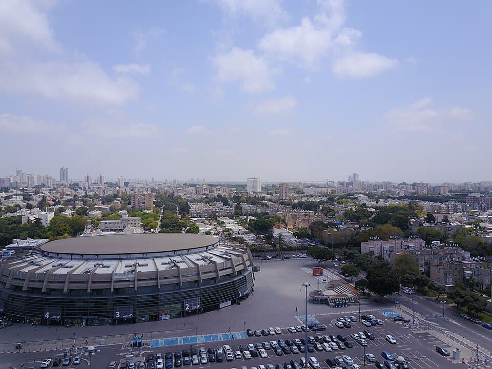 היכל מנורה מבטחים ושכונת יד אליהו צילום: נאור מנינגר