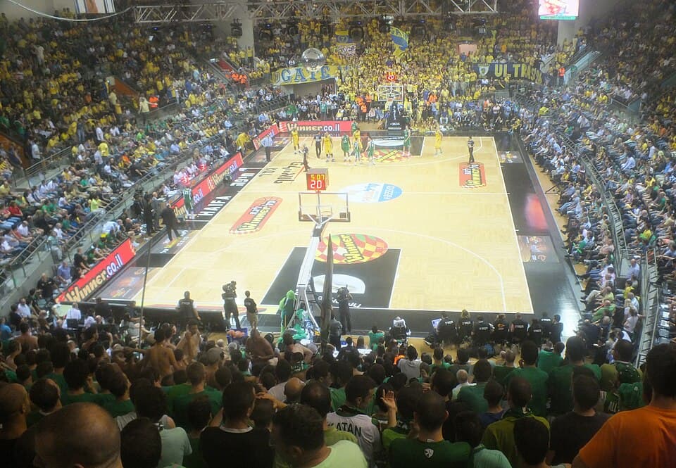 Yellow galleries at Romema, in the critical minutes of a game against the Green locals