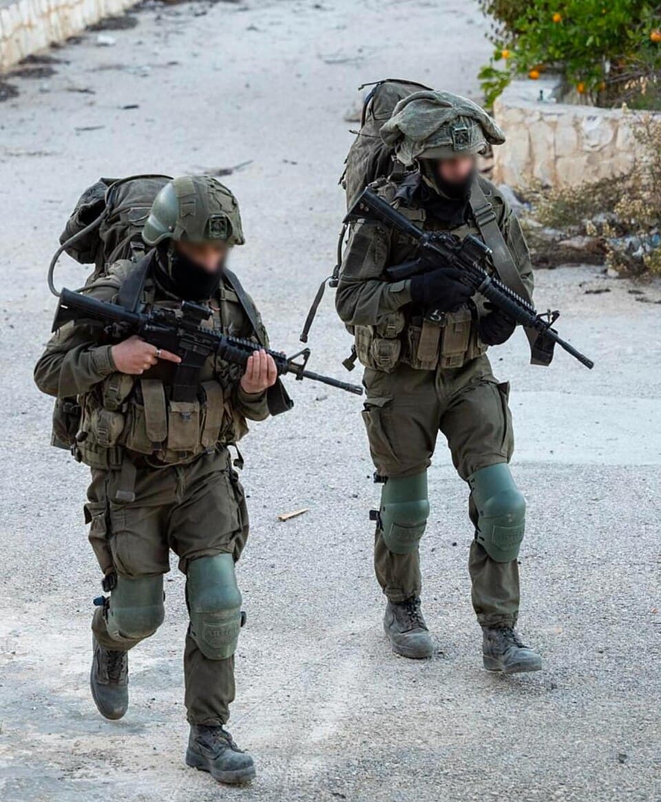לוחמי גדוד 12 של חטיבת גולני במהלך התמרון הקרקעי בדרום לבנון