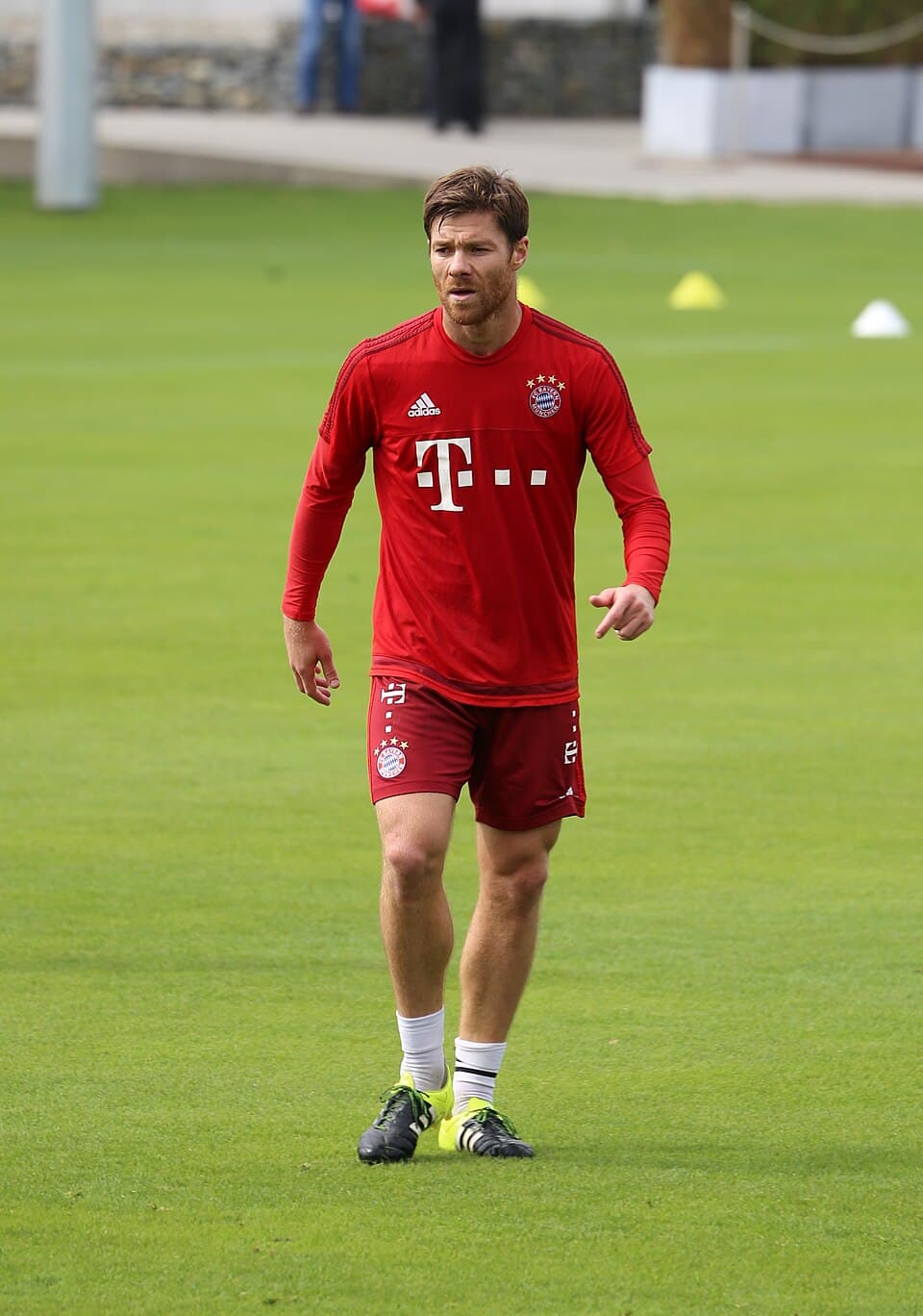Xabi Alonso beim Training auf dem Gelände des FC Bayern München